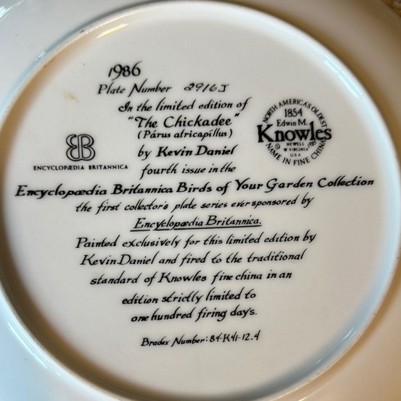 Knowles Ltd edition Vintage Chickadee Birds on Berry Branch Decorative Plate - Picture 2 of 3
